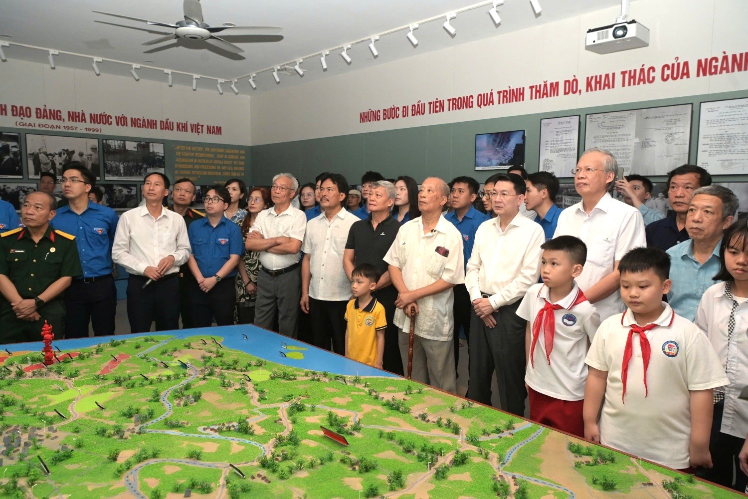 Tri ân quá khứ, tiếp lửa niềm tin