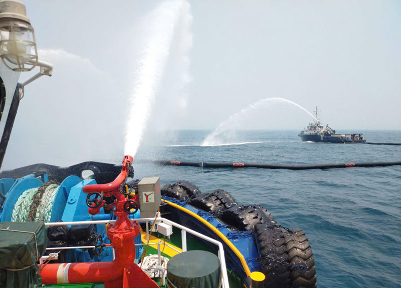 Diễn tập Ứng phó tràn dầu kết hợp chữa cháy tại khu vực SPM