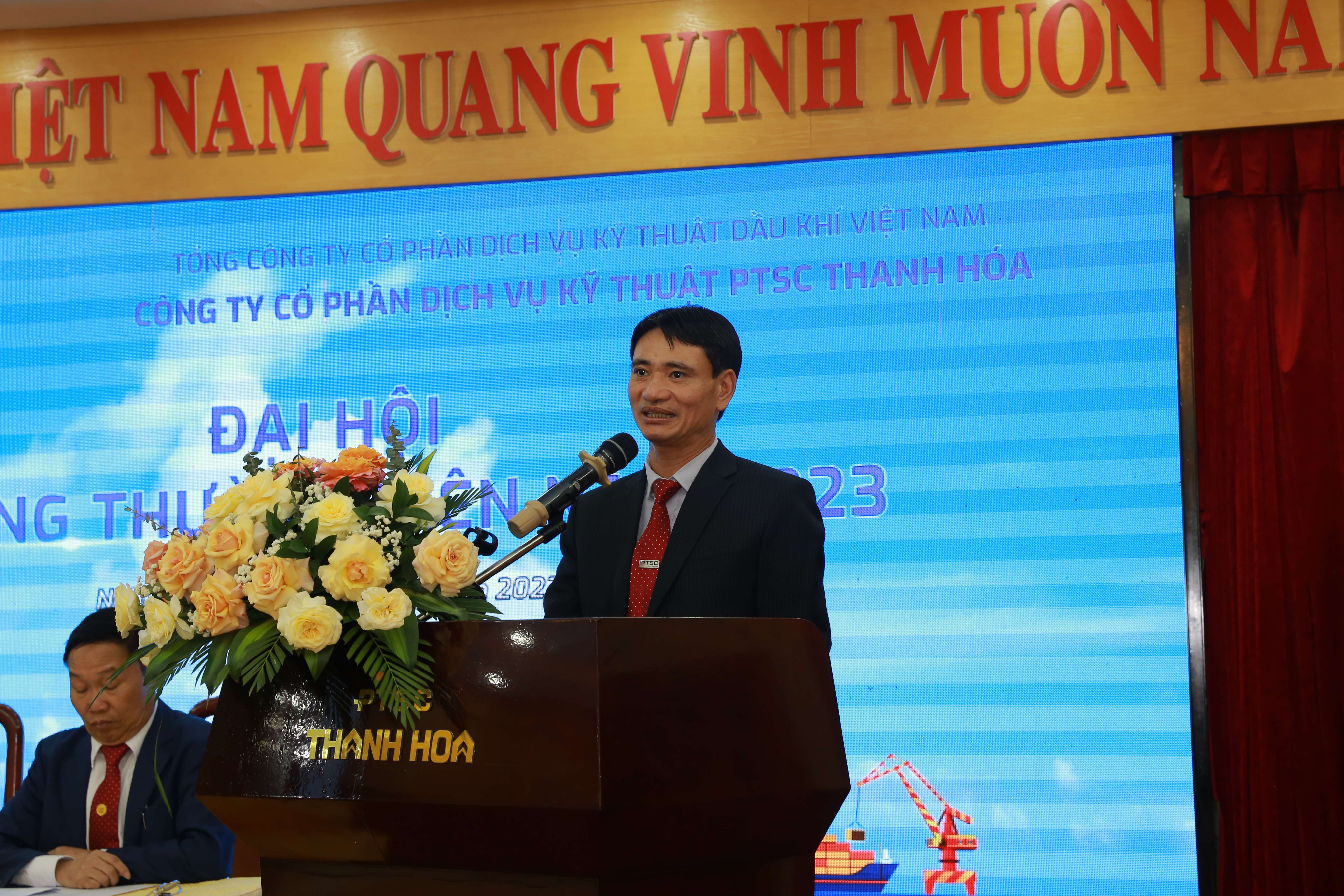 Ông Lê Văn Ngà - Bí thư Đảng ủy, Chủ tịch HĐQT Công ty báo cáo tình hình hoạt động của HĐQT  năm 2022 và kế hoach năm 2023.