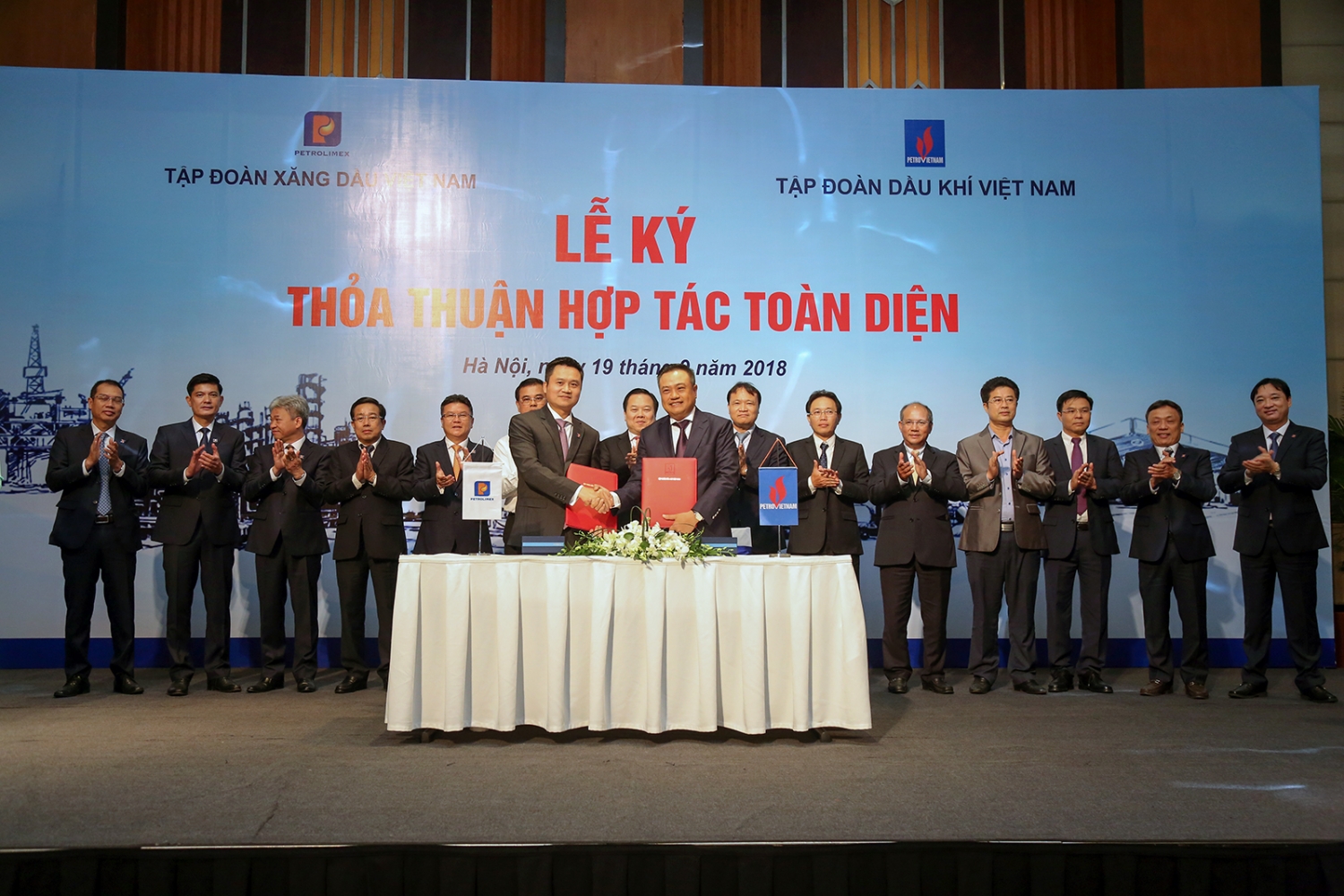 PetroVietnam and Petrolimex signed the Memorandum of cooperation: For the stability of oil and gas domestic market