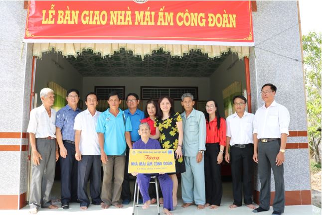PetroVietnam’s Labor Union gave support for Home Program in Ca Mau