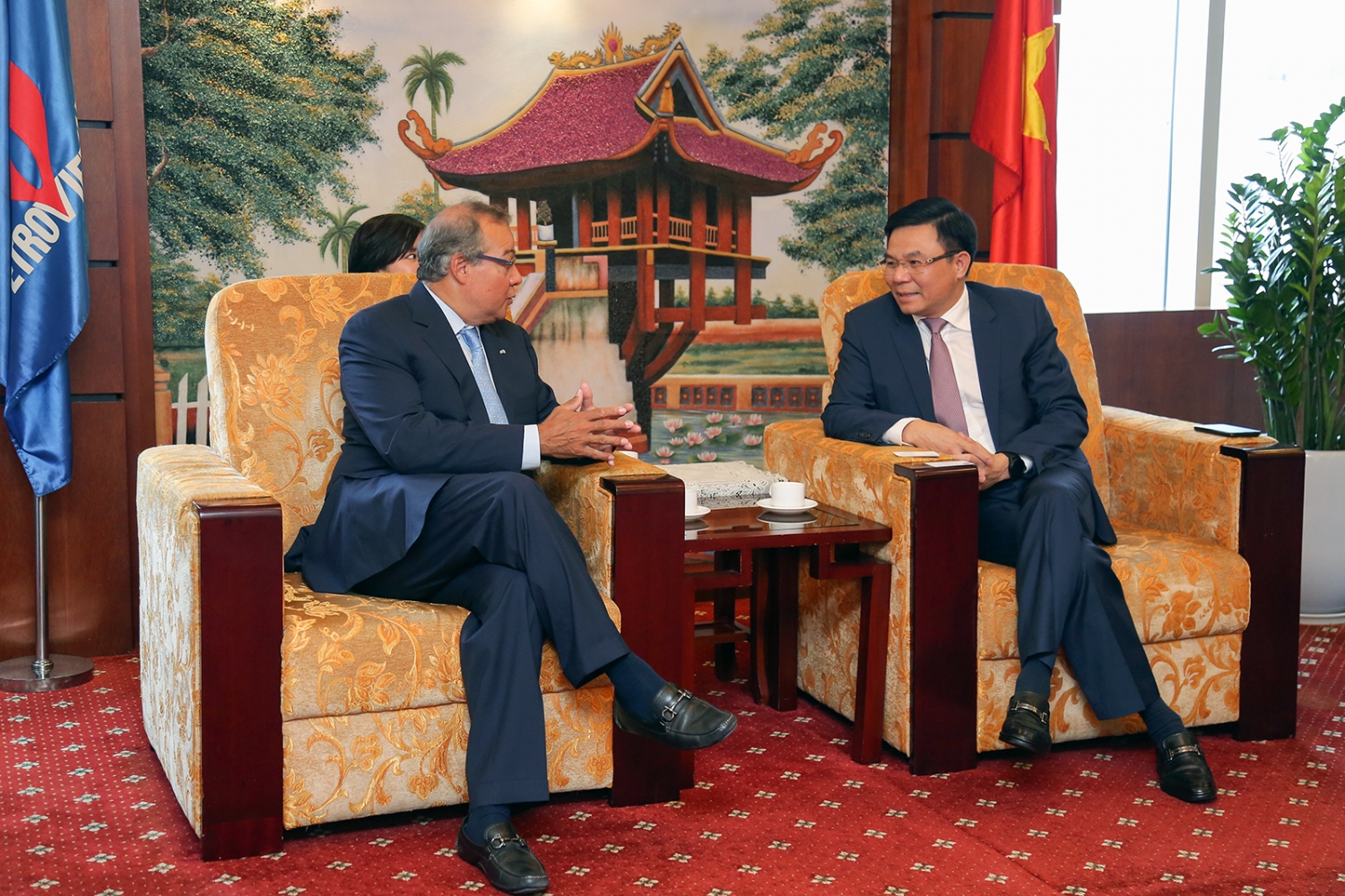 Tổng giám đốc Petrovietnam Lê Mạnh Hùng tiếp Phó Chủ tịch Thường trực, Tổng giám đốc Tập đoàn AES
