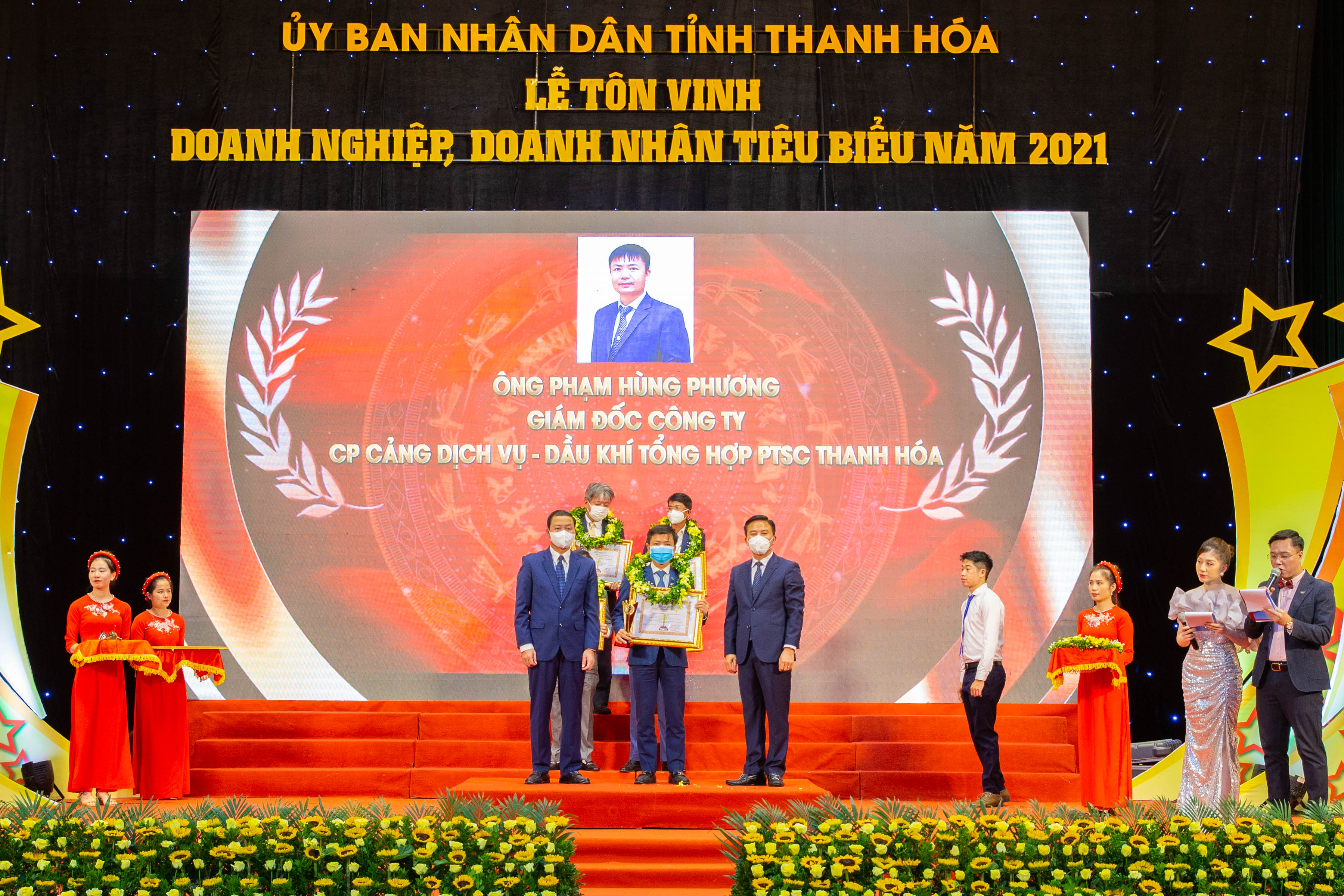 PTSC Thanh Hóa vinh dự được vinh danh tại  Lễ tôn vinh doanh nghiệp, doanh nhân tiêu biểu tỉnh Thanh Hóa năm 2021